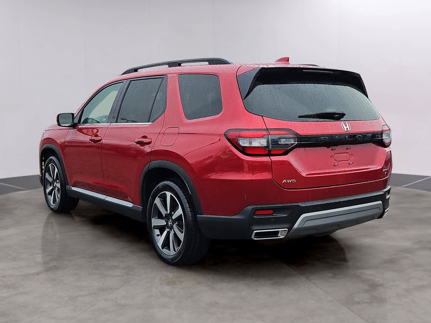 Certified 2025 Honda Pilot Touring image 6
