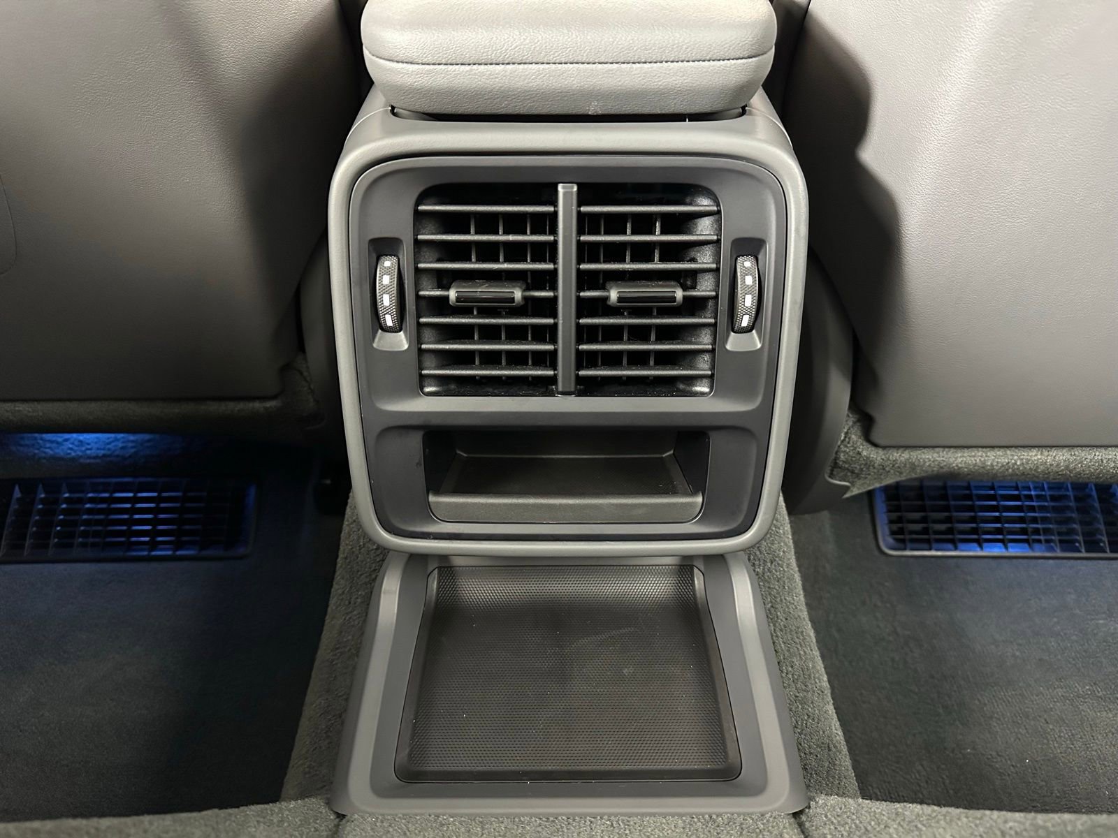 Used 2023 Porsche Taycan w/ Premium Package image 31