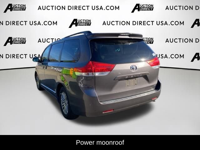 Used 2013 Toyota Sienna XLE image 8