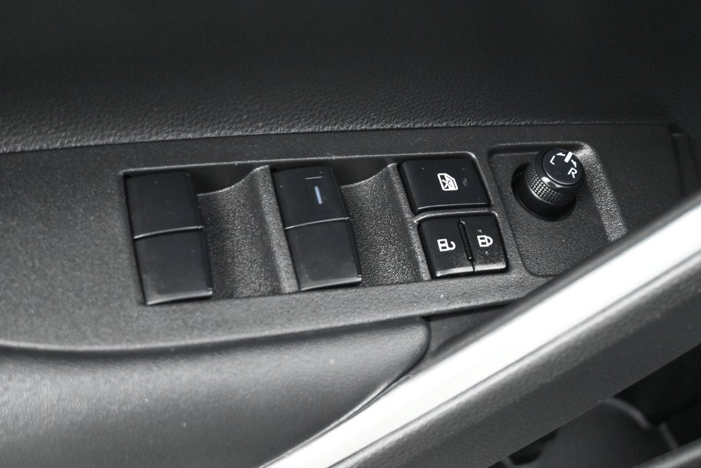 Used 2024 Toyota Corolla Cross LE w/ Moonroof Package FWD image 4
