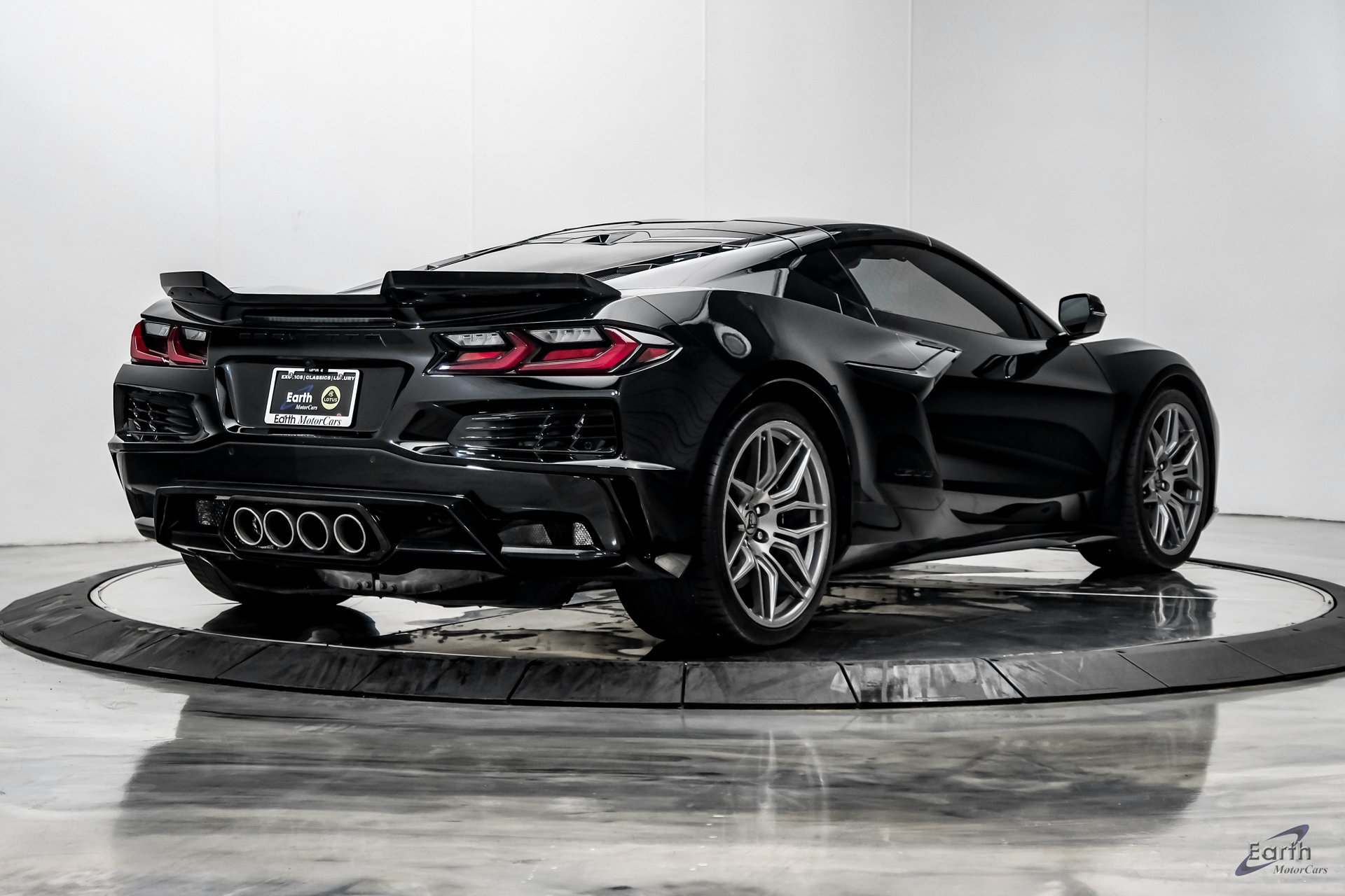 Used 2024 Chevrolet Corvette Z06 RWD image 23