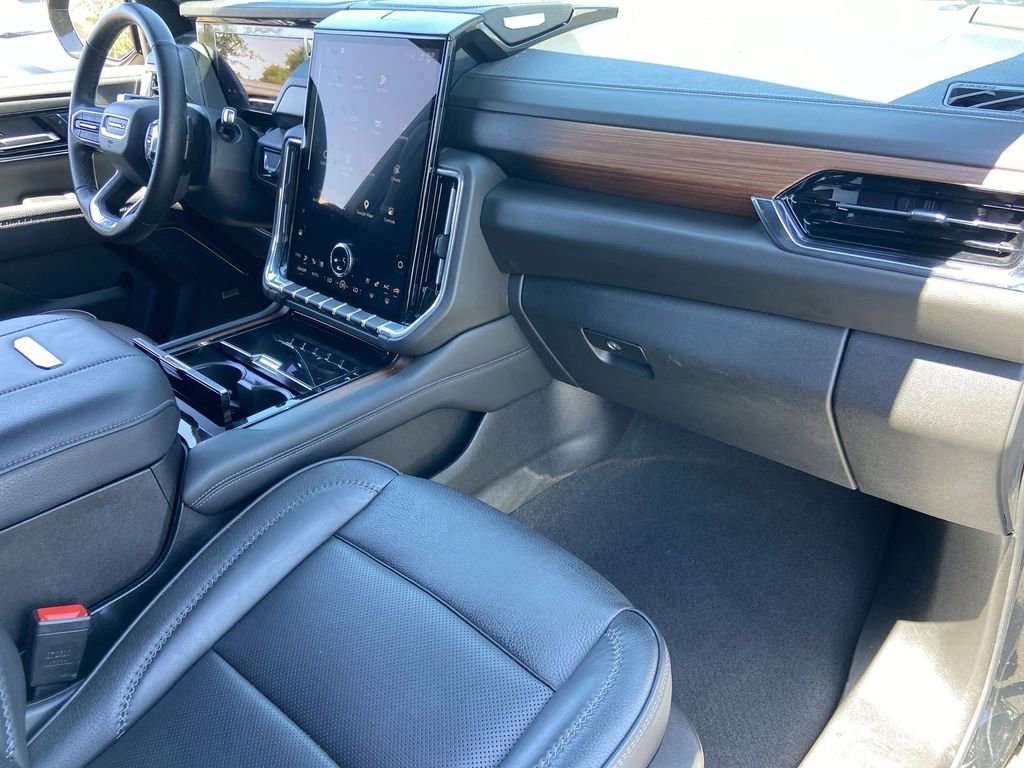 Used 2025 GMC Yukon XL Denali AWD/4WD image 25