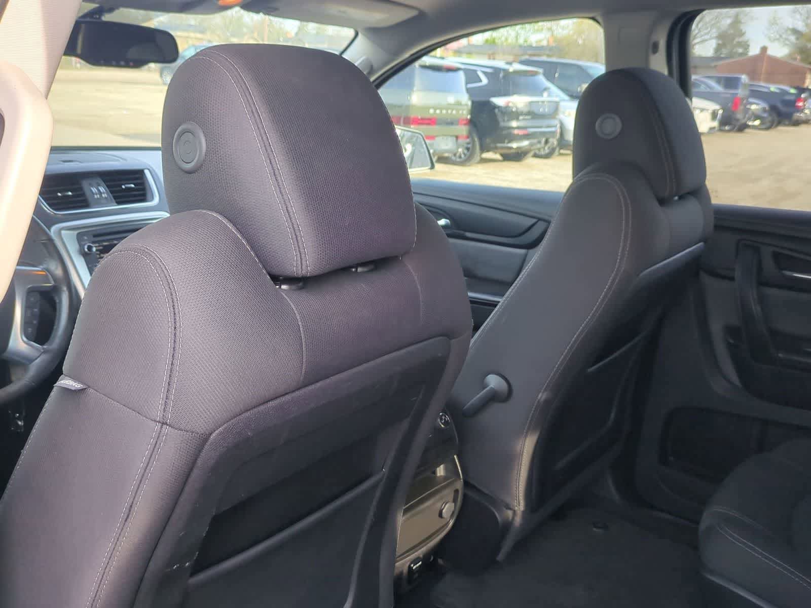 Used 2016 GMC Acadia SLE FWD image 17