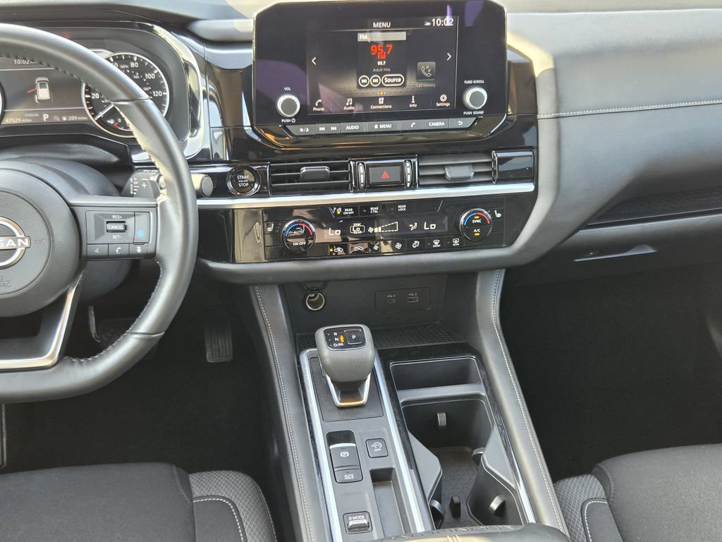 Used 2025 Nissan Pathfinder SV FWD image 16