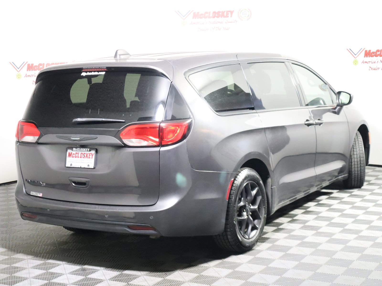 Used 2018 Chrysler Pacifica Touring Plus w/ S Appearance Package FWD image 5