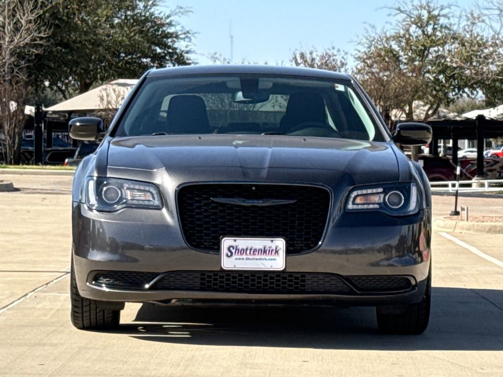 Used 2023 Chrysler 300 Touring w/ Sport Appearance Package image 2