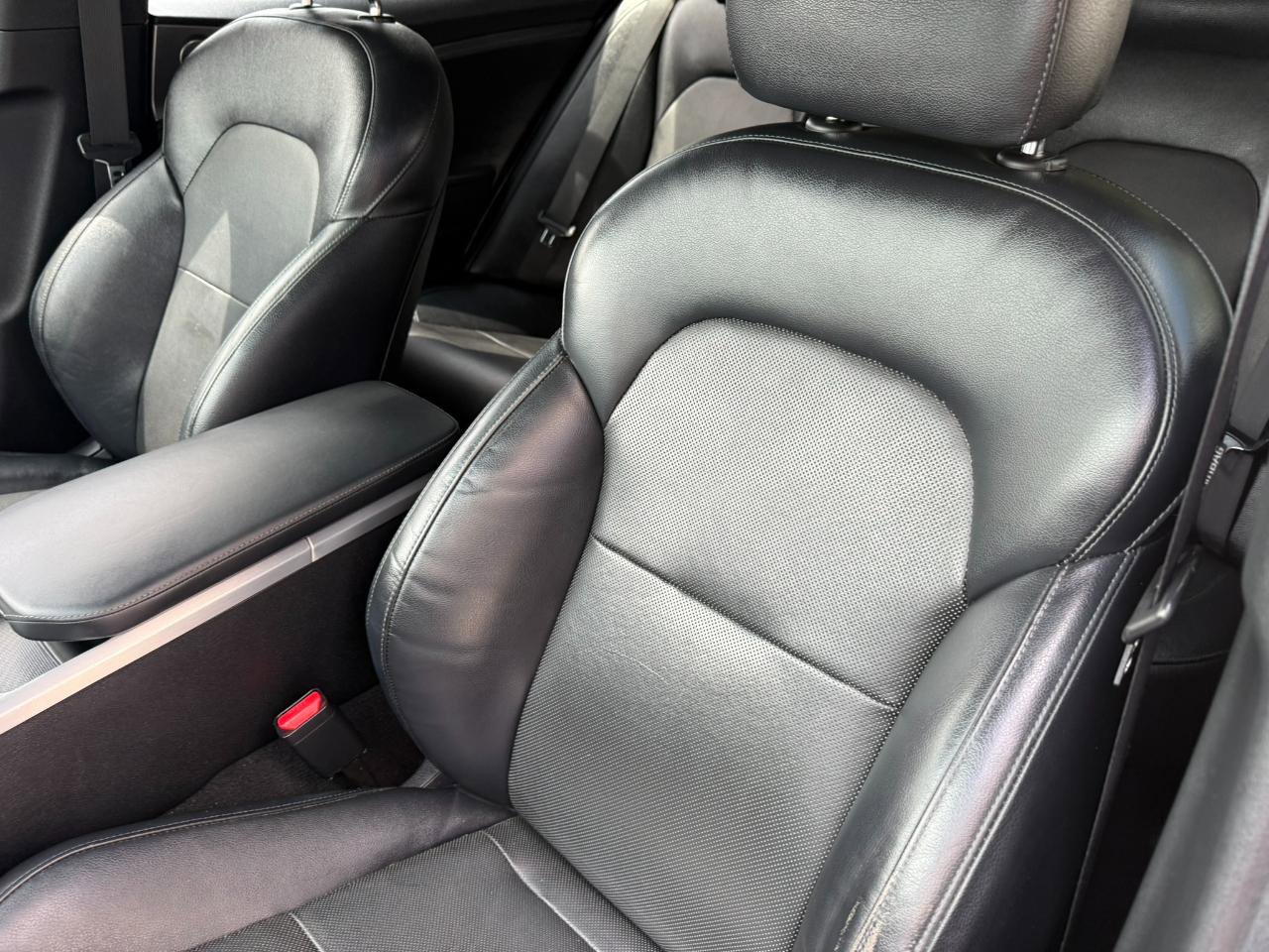 Used 2018 Kia Stinger GT1 AWD/4WD image 31