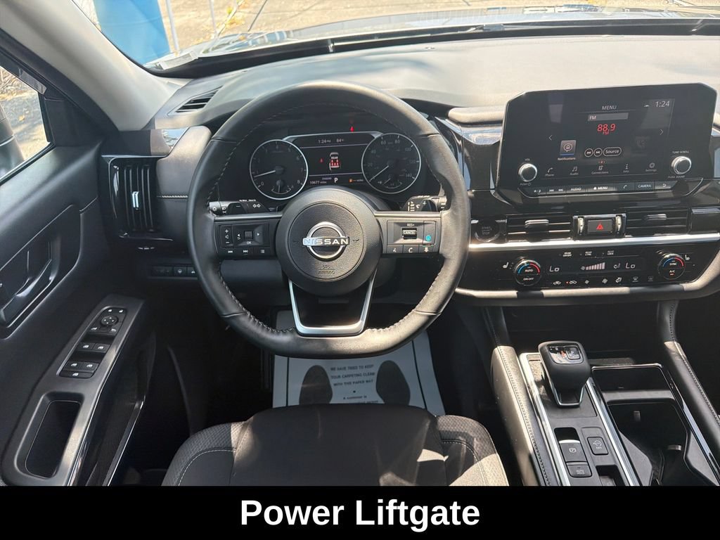 Used 2025 Nissan Pathfinder SV w/ SV Premium Package FWD image 17