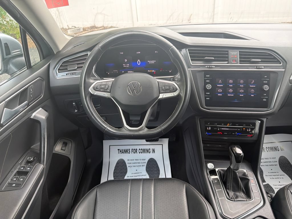 Used 2023 Volkswagen Tiguan SE w/ Panoramic Sunroof Package FWD image 29