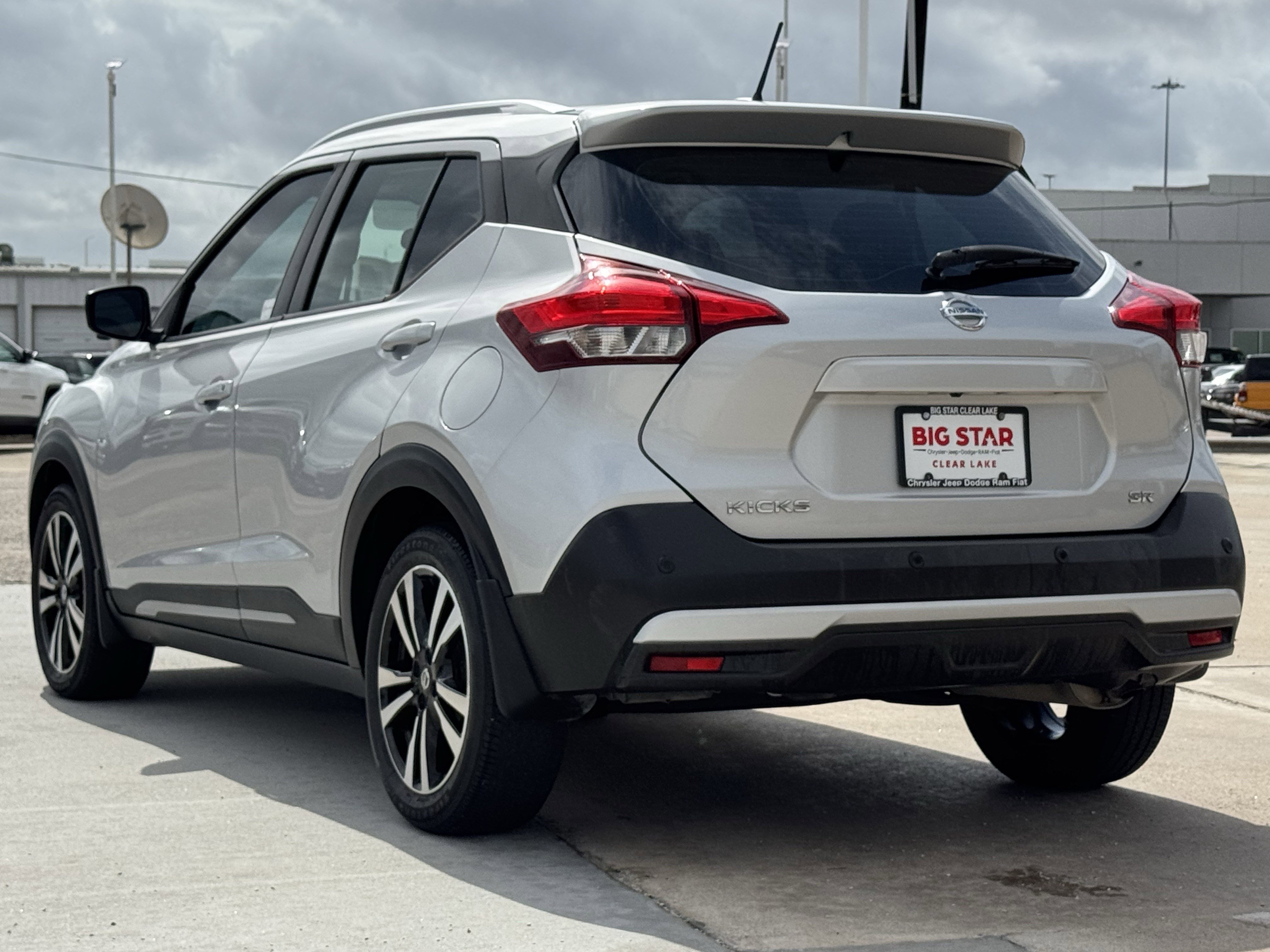 Used 2020 Nissan Kicks SR image 8
