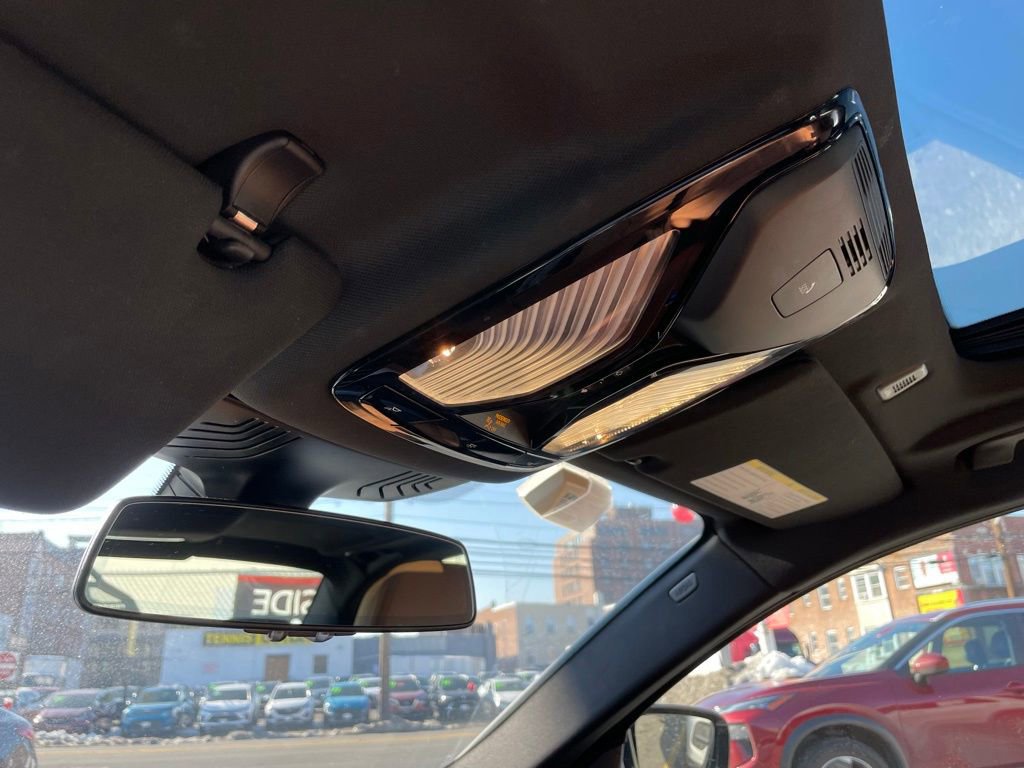 Used 2023 BMW M550i xDrive w/ Dynamic Handling Package image 24