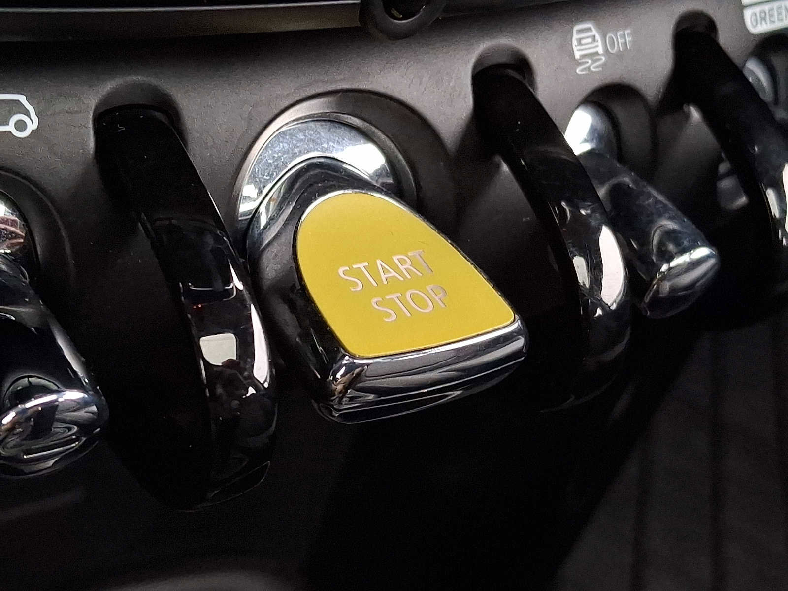 Certified 2024 MINI Cooper SE image 22