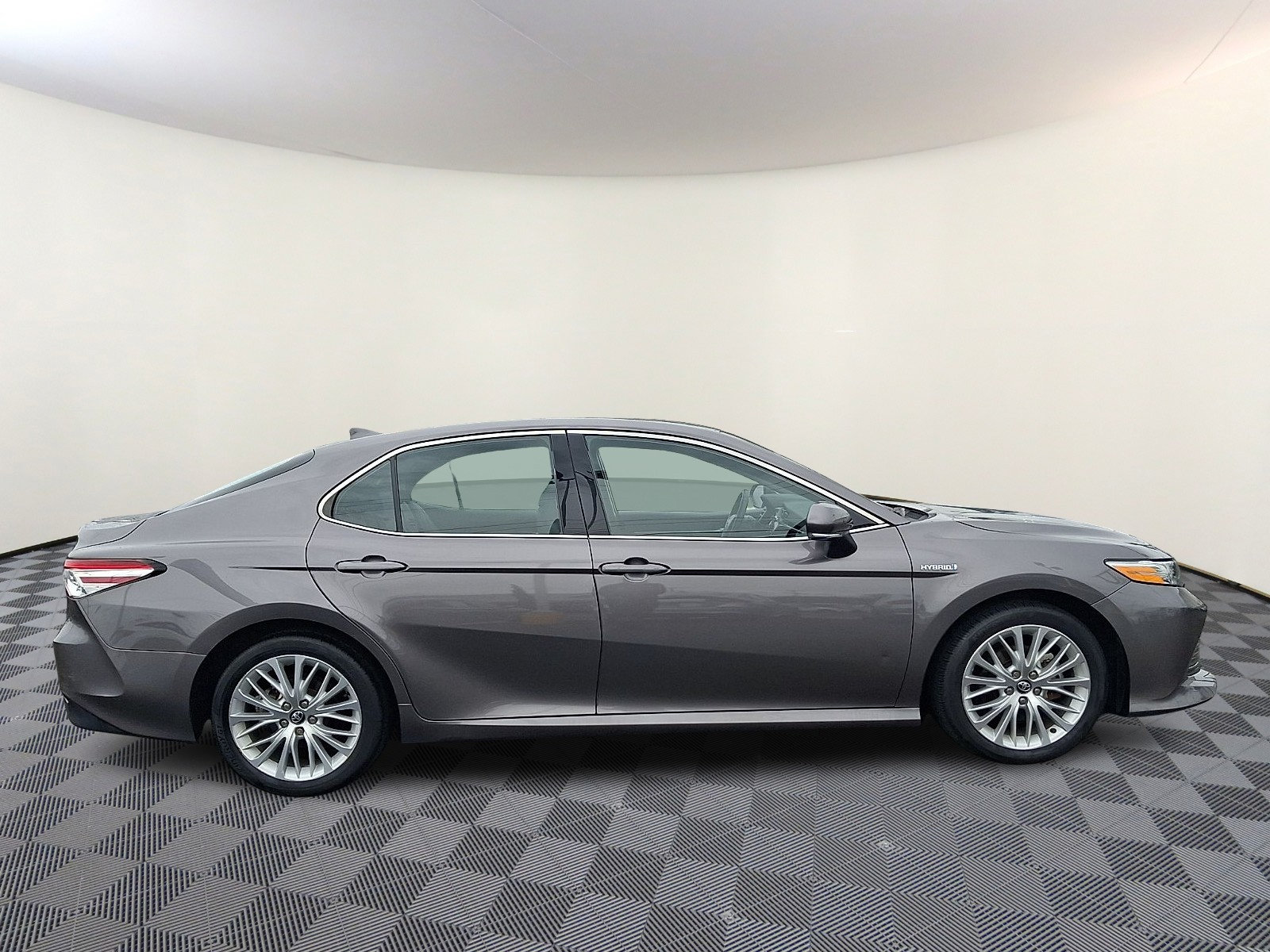 Used 2020 Toyota Camry XLE FWD image 8