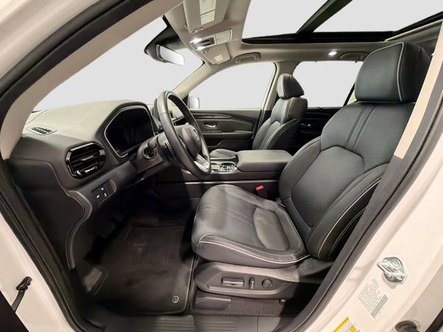 Used 2025 Honda Pilot Elite image 18