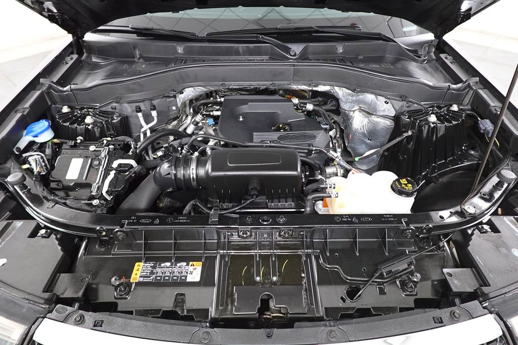 Certified 2020 Ford Explorer XLT w/ Equipment Group 202A image 31