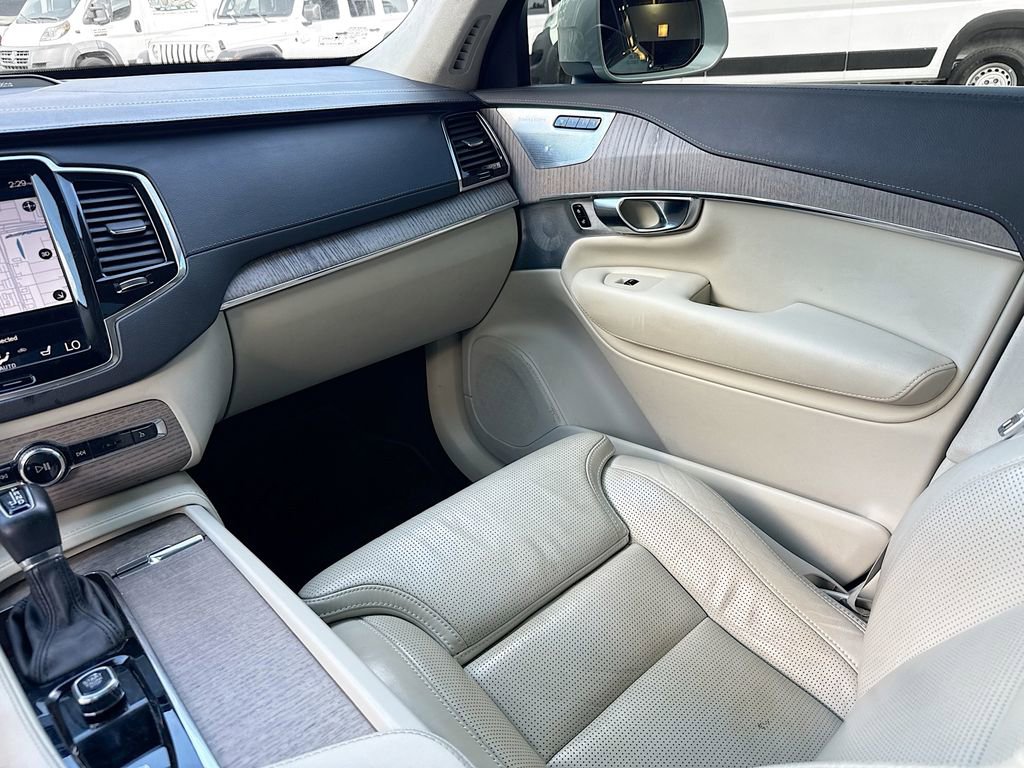 Used 2022 Volvo XC90 T6 Inscription w/ Lounge Package image 26