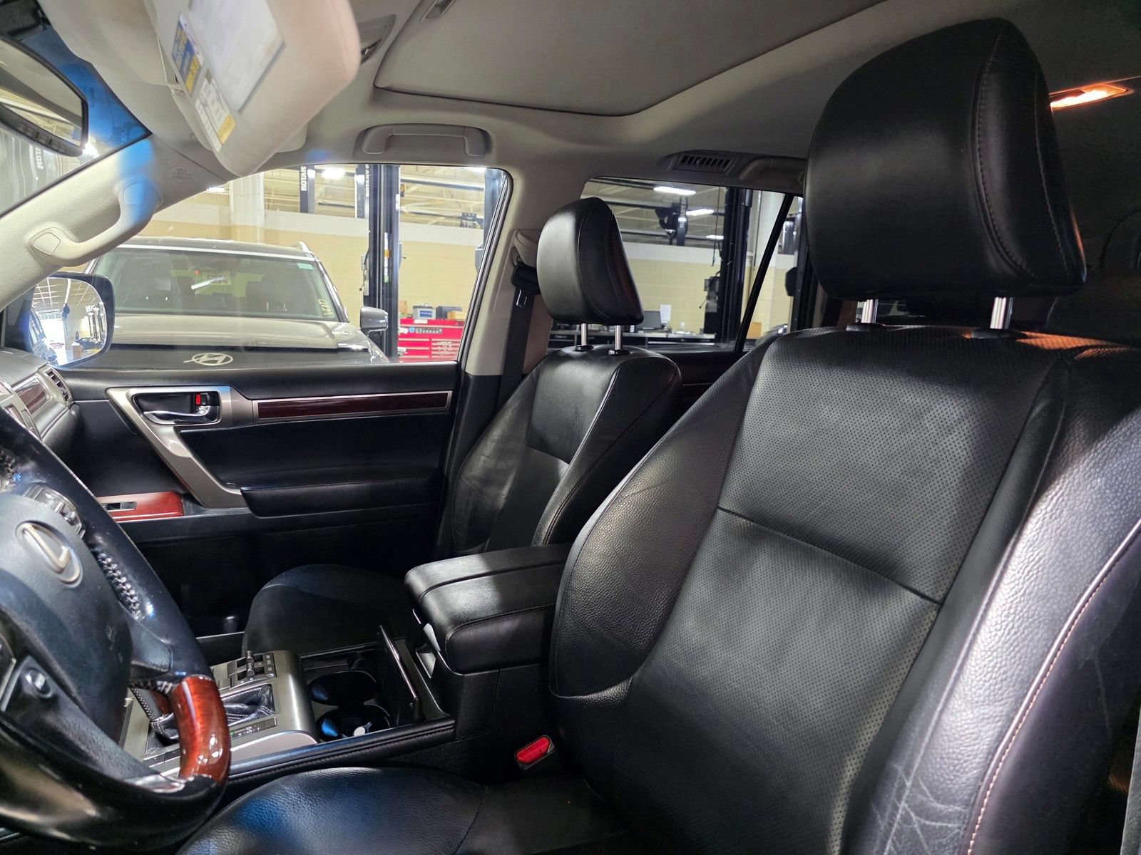 Used 2016 Lexus GX 460 w/ Premium Package AWD/4WD image 24