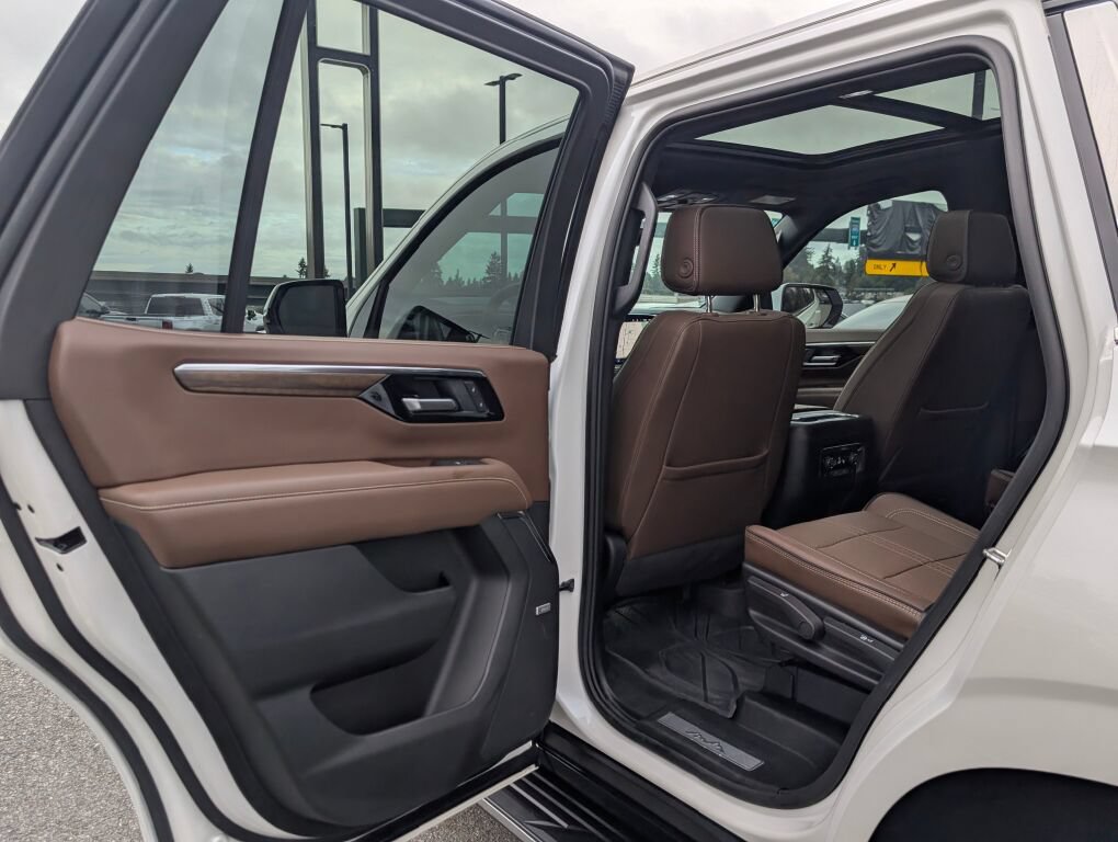Certified 2025 Chevrolet Tahoe High Country w/ Sun And Tow Package AWD/4WD image 27