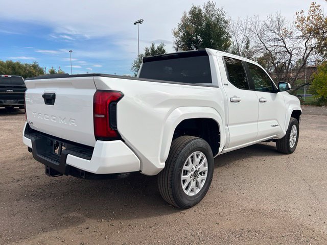 Used 2025 Toyota Tacoma SR5 AWD/4WD image 5