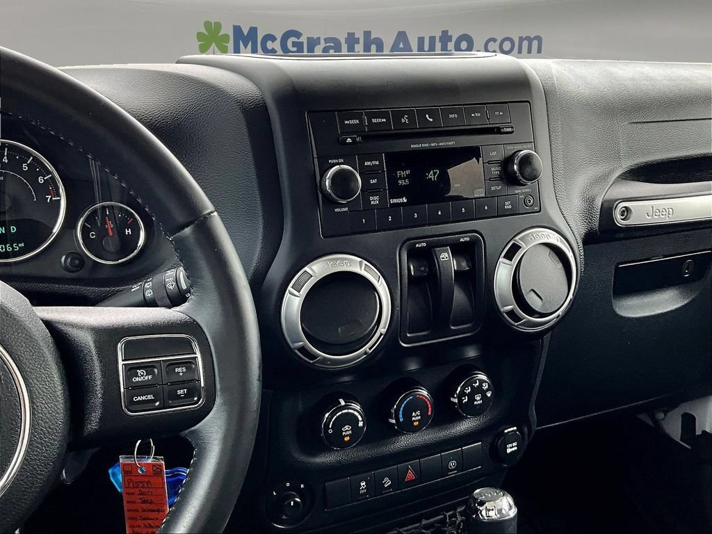 Used 2017 Jeep Wrangler Sahara w/ Connectivity Group AWD/4WD image 11