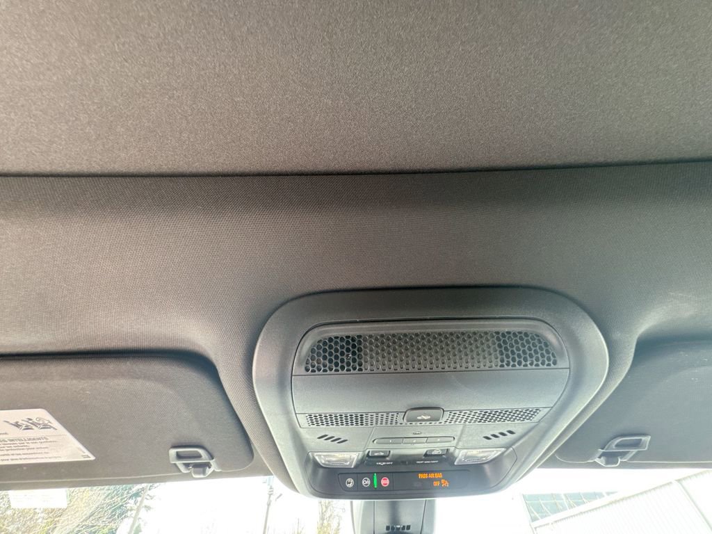 Used 2025 Cadillac XT6 Premium Luxury w/ Technology Package image 19