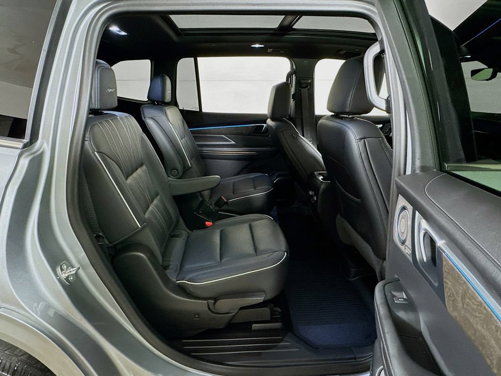 Certified 2025 Buick Enclave Avenir w/ Super Cruise Package AWD/4WD image 28