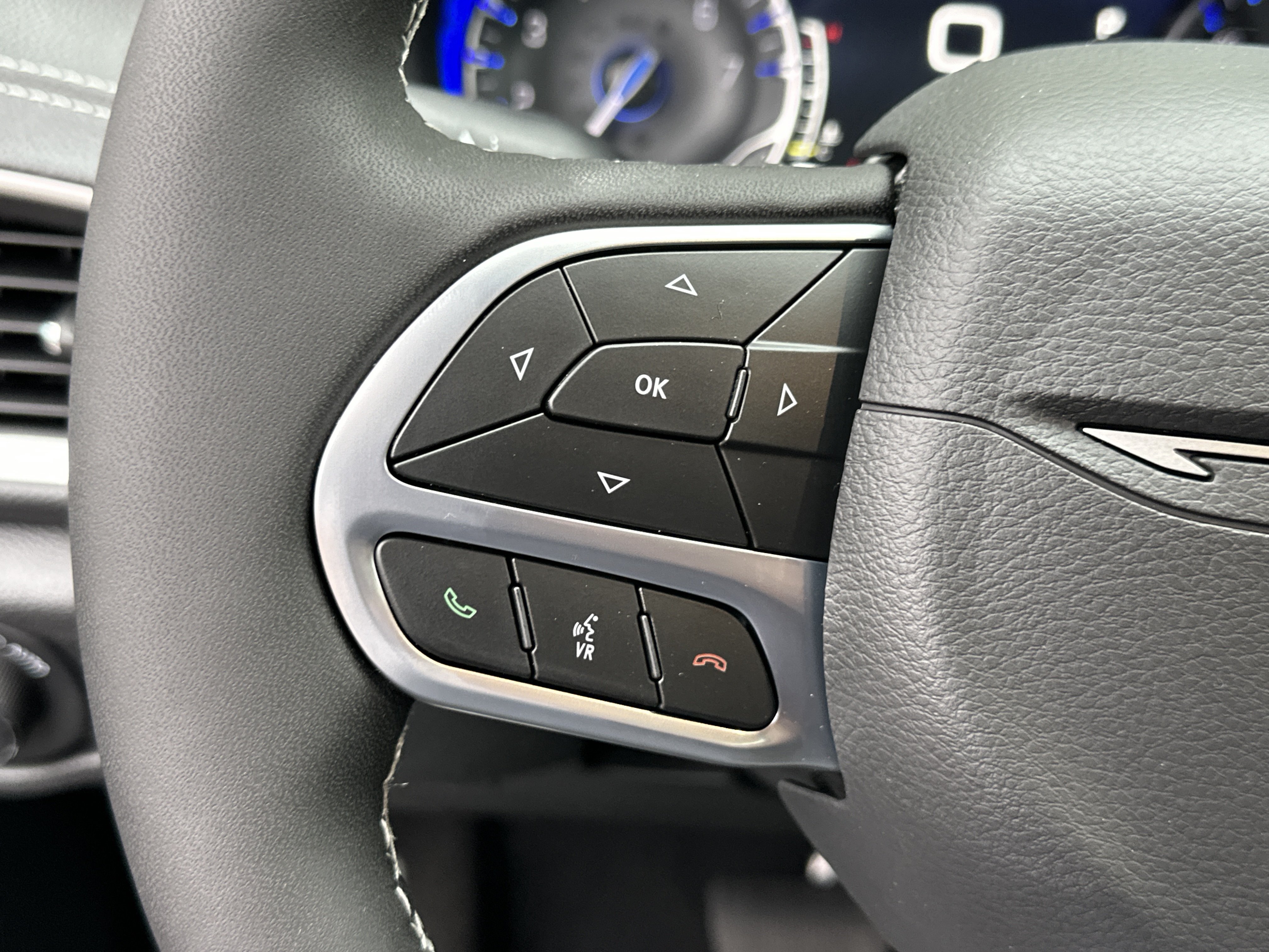 New 2027 Chrysler Pacifica Select w/ Family Tech Group FWD image 8