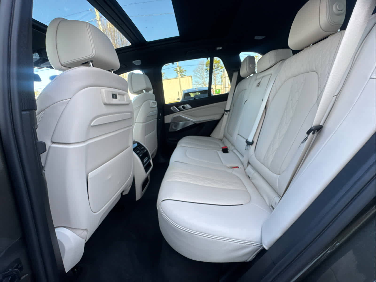Used 2022 BMW X5 M50i w/ Executive Package image 14