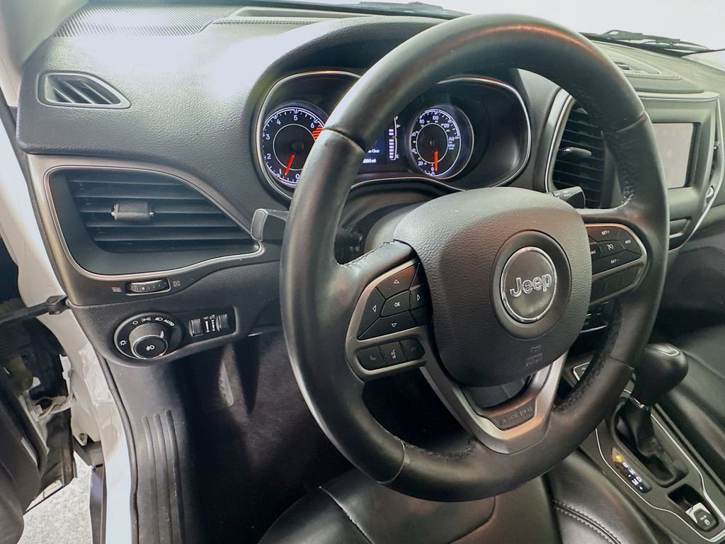 Used 2019 Jeep Cherokee Latitude Plus image 11