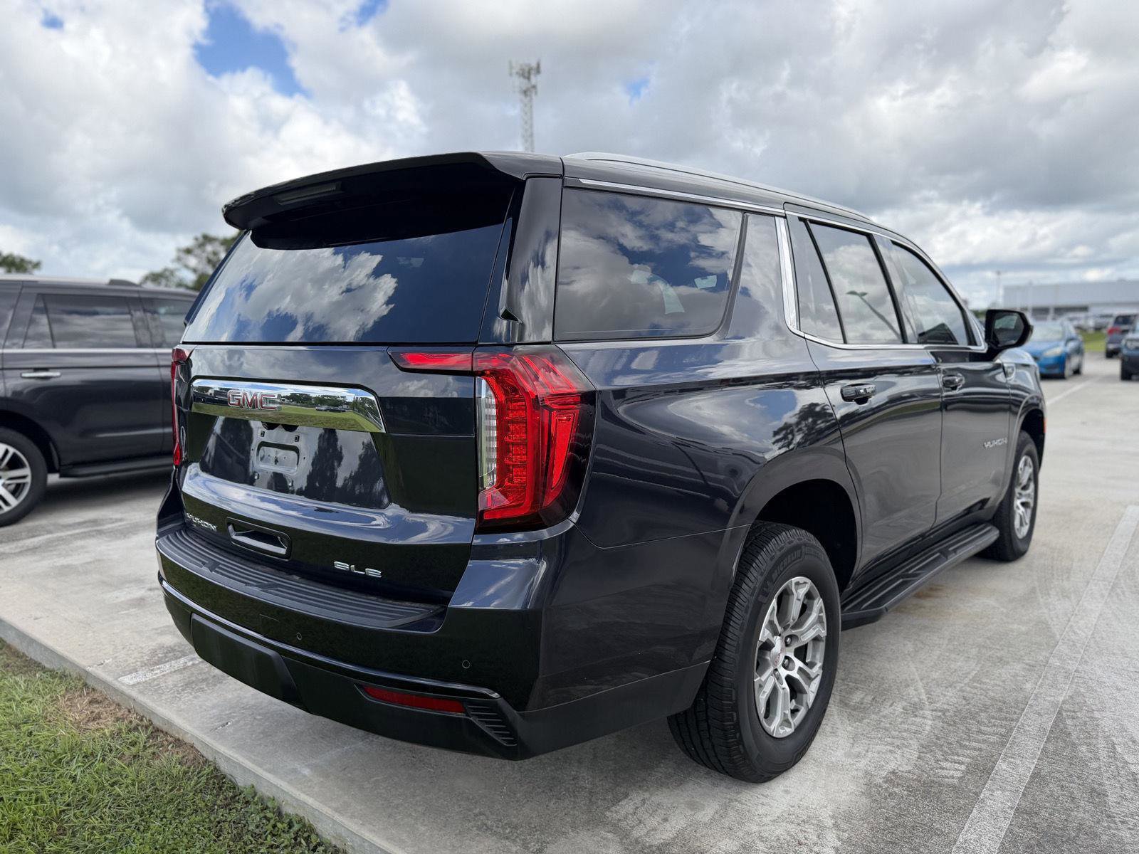 Used 2023 GMC Yukon SLE RWD image 5