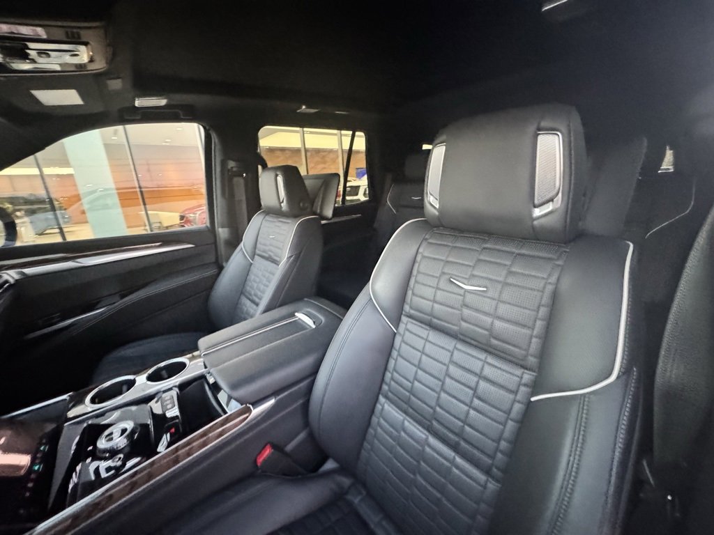 Used 2025 Cadillac Escalade Sport Platinum w/ LPO, ONYX Package image 11