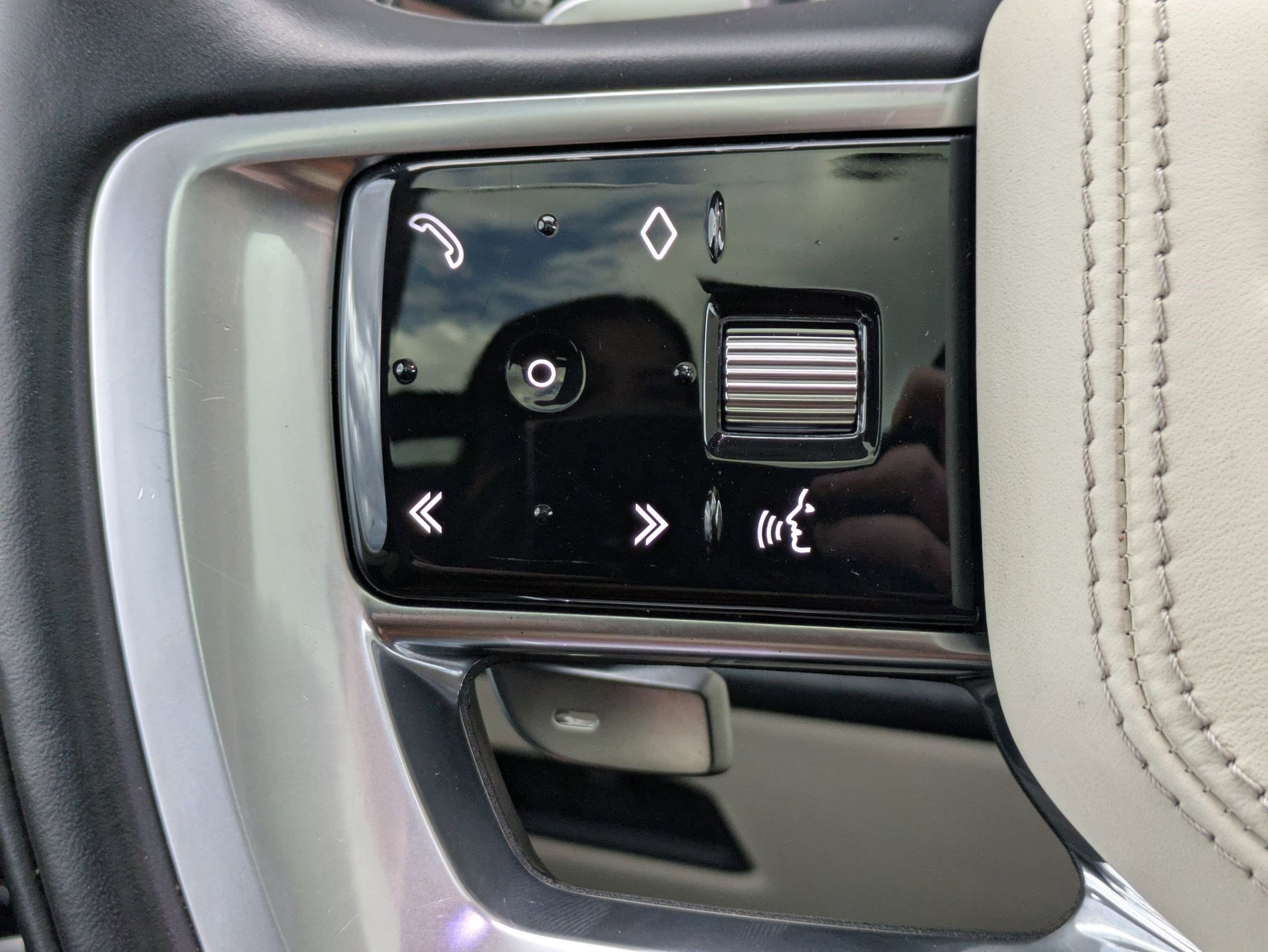 Certified 2022 Land Rover Range Rover Long Wheelbase SE image 16