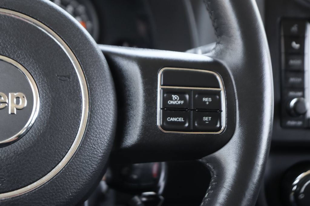 Used 2016 Jeep Patriot Latitude w/ Sun/Sound Group FWD image 23