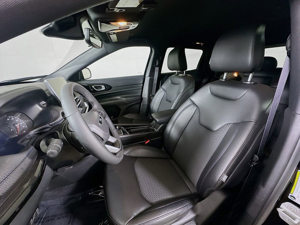 Used 2026 Jeep Compass Latitude image 15