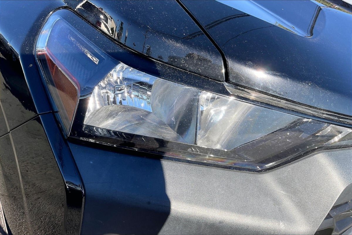 Used 2023 Chevrolet Colorado W/T RWD image 30