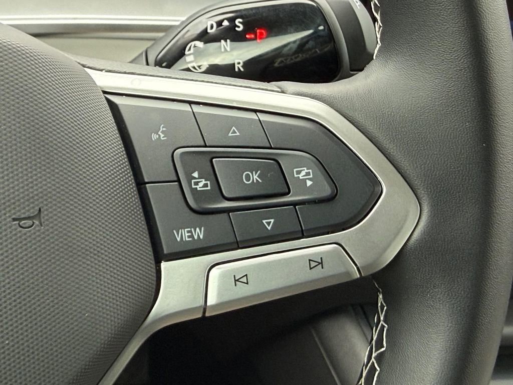 Certified 2025 Volkswagen Tiguan SE AWD/4WD image 16