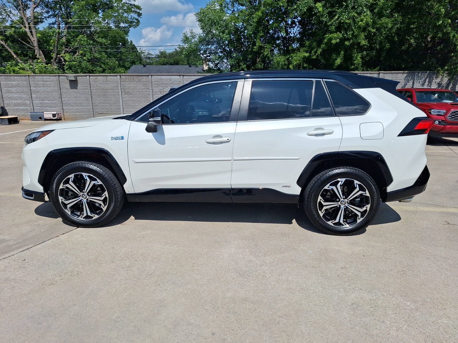 Used 2022 Toyota RAV4 XSE AWD/4WD image 3