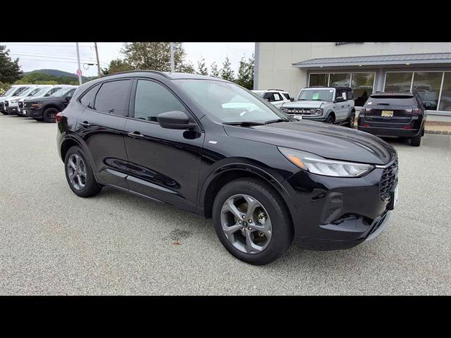 Certified 2024 Ford Escape ST-Line w/ Tech Pack #1 AWD/4WD image 2