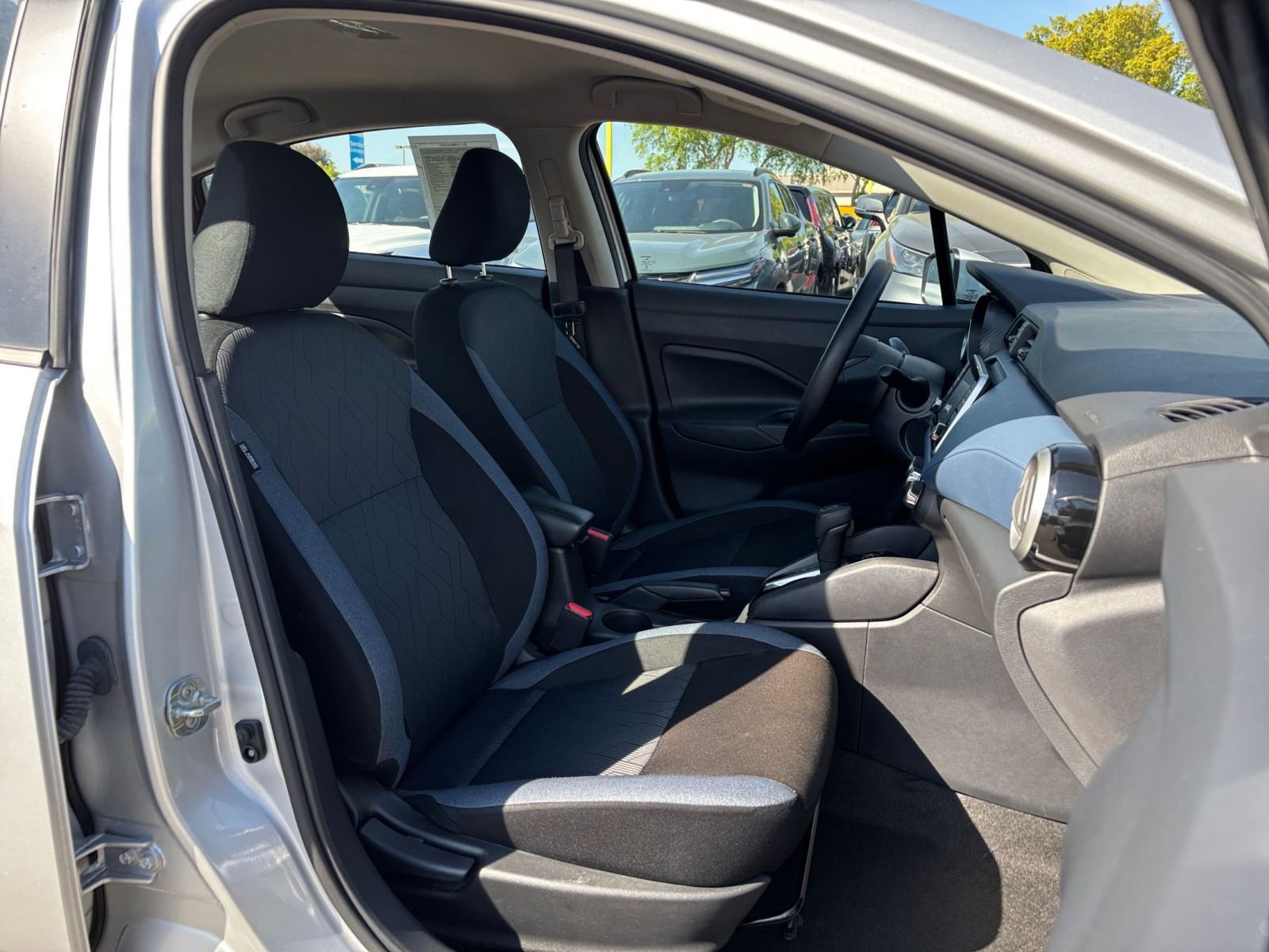 Used 2025 Nissan Versa SV image 34