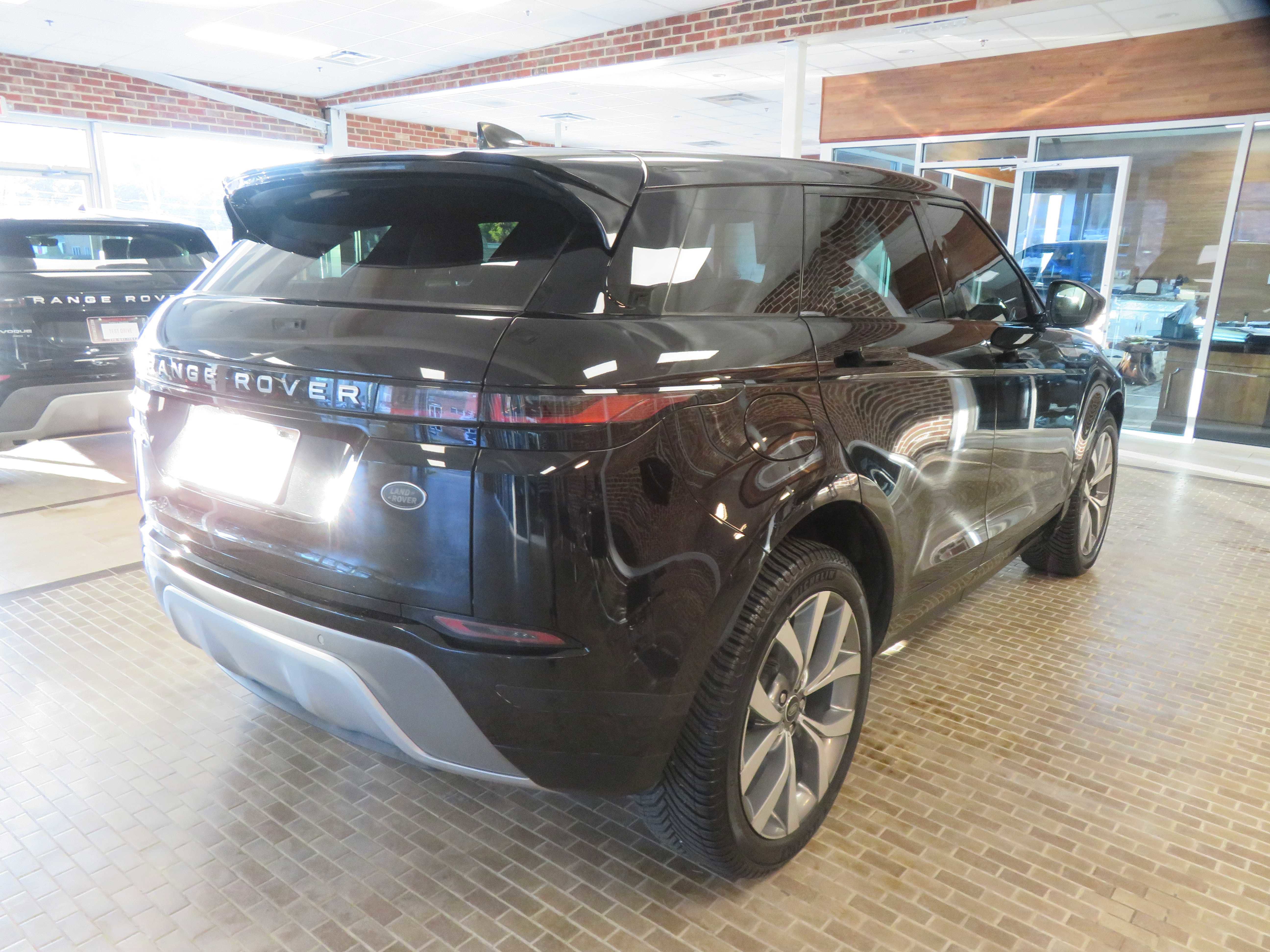 Used 2020 Land Rover Range Rover Evoque SE image 4