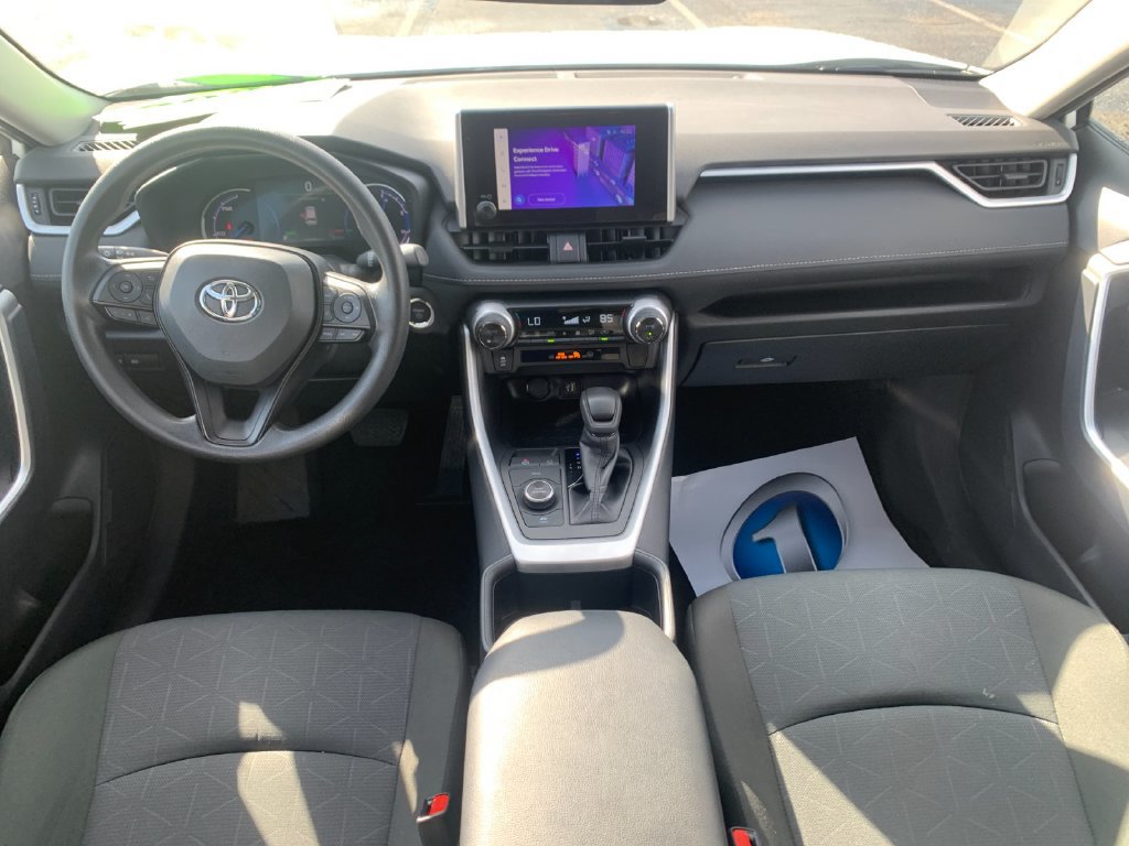 Used 2025 Toyota RAV4 XLE AWD/4WD image 16