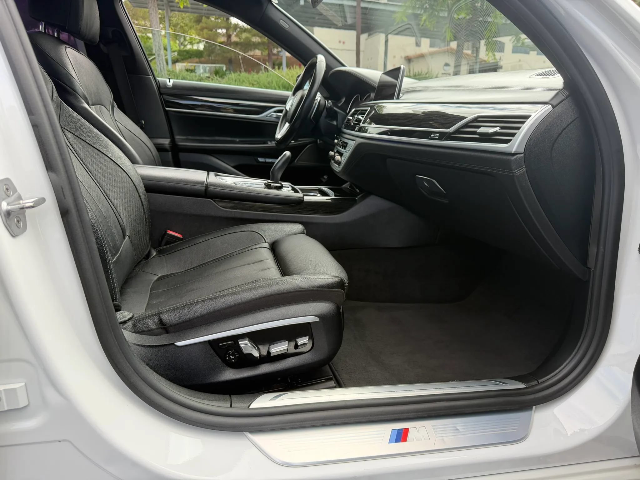 Used 2017 BMW 740i RWD image 29