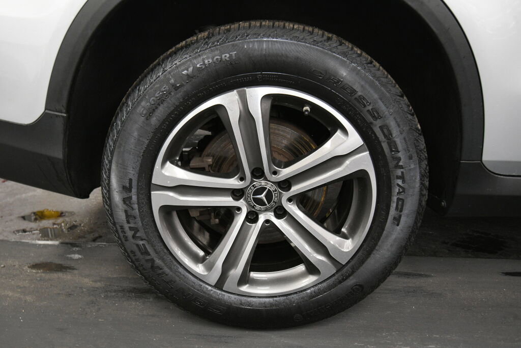 Used 2019 Mercedes-Benz GLC 300 4MATIC image 32