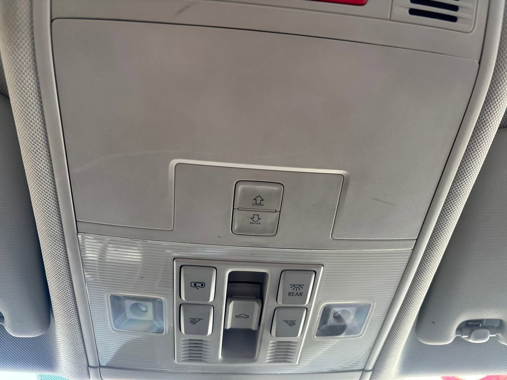 Used 2021 Volkswagen Tiguan SE w/ Panoramic Sunroof Package image 14