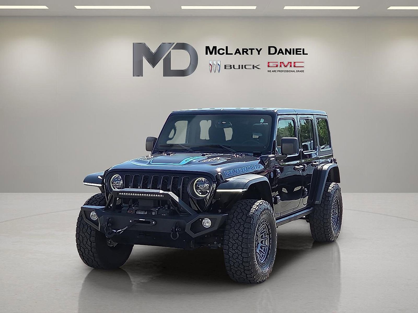 Used 2023 Jeep Wrangler Unlimited Rubicon 4xe w/ Cold Weather Group AWD/4WD image 2