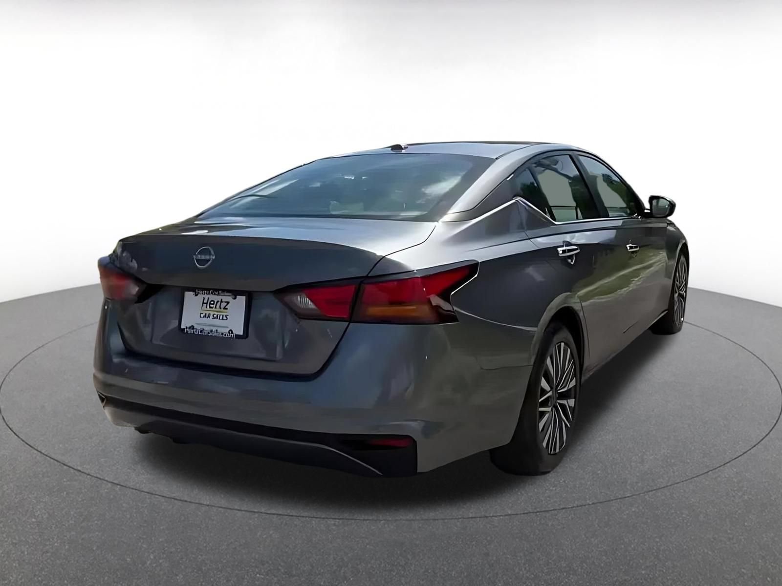 Used 2025 Nissan Altima 2.5 SV FWD image 15