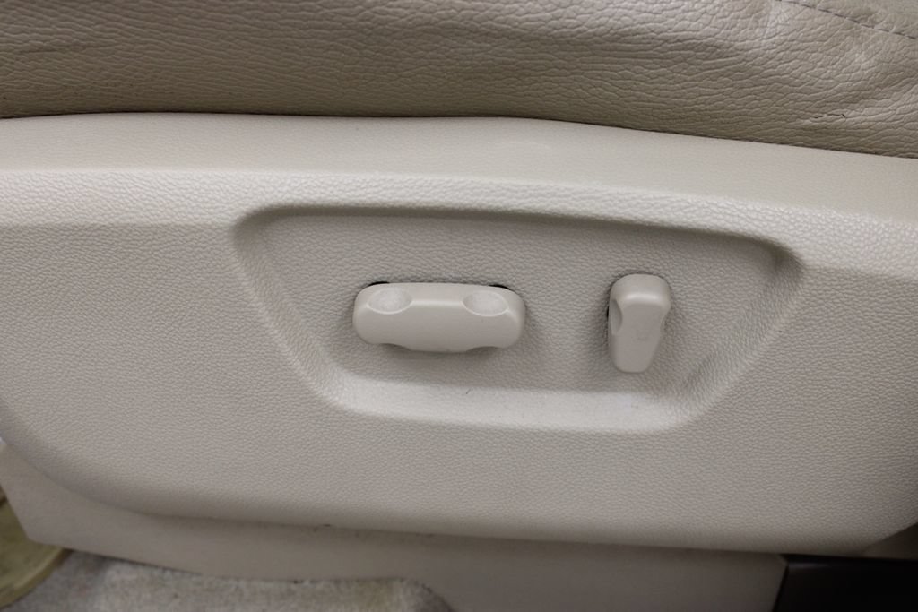 Used 2009 Saturn Vue XR w/ Premium Trim Package FWD image 17