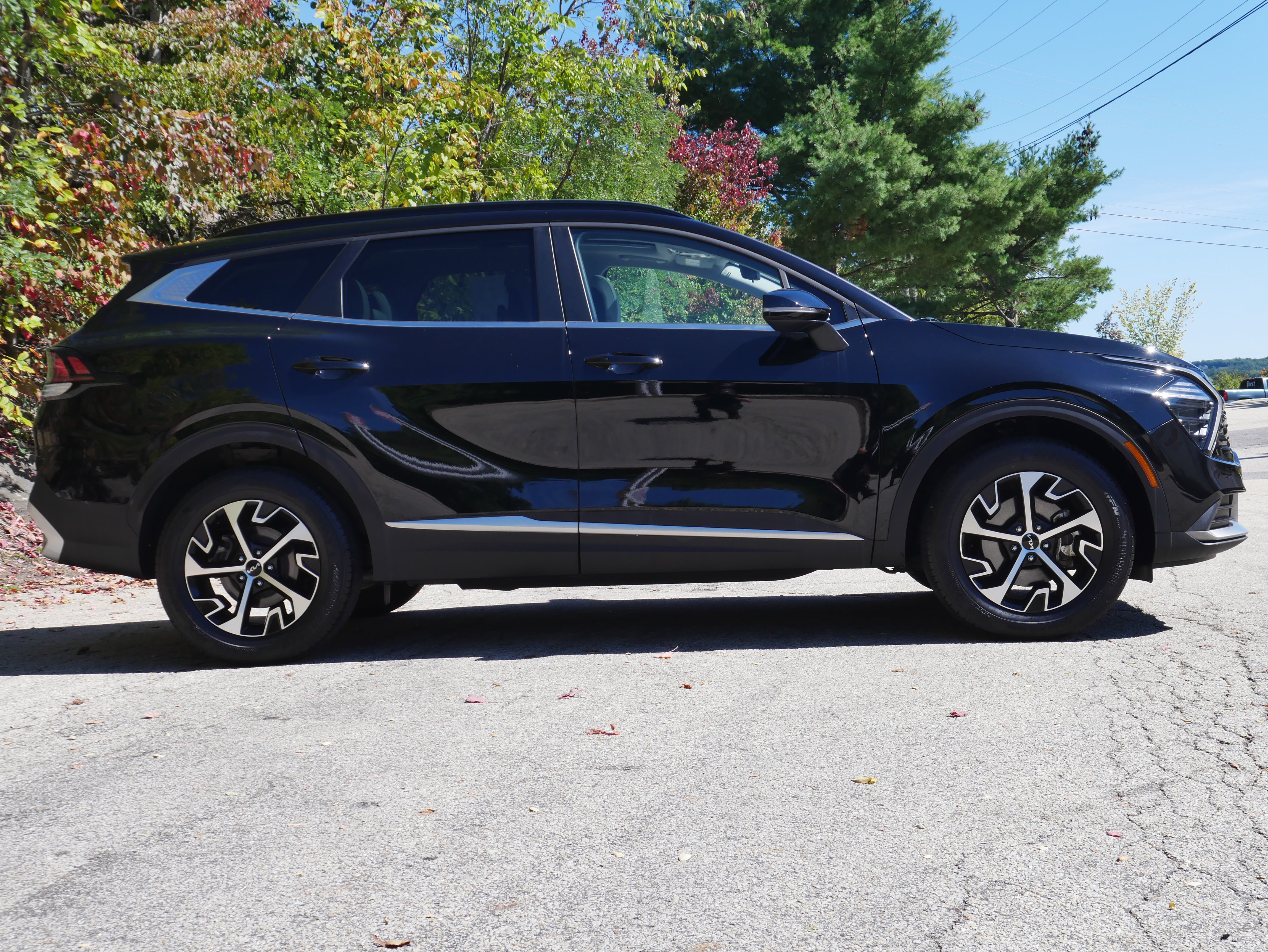 Certified 2025 Kia Sportage EX w/ Premium Package AWD/4WD image 8