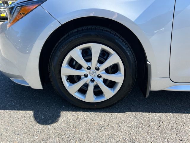 Used 2025 Toyota Corolla LE image 30