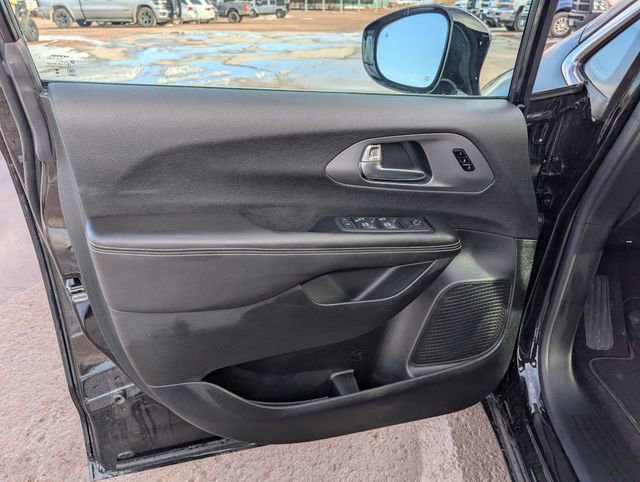 New 2026 Chrysler Pacifica Select image 12